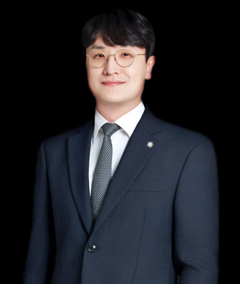 진주공중밀집장소추행변호사 undefined